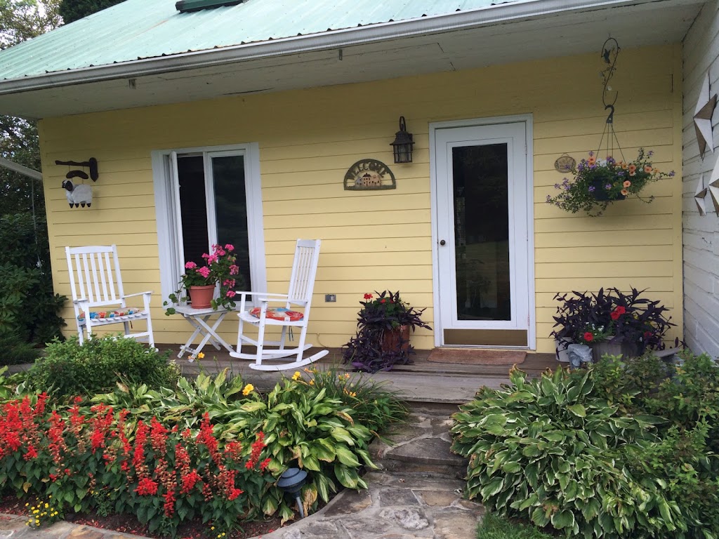 Sun and Cricket Bed and Breakfast | 1 Tara Ln, Gibsonia, PA 15044, USA | Phone: (724) 444-6300