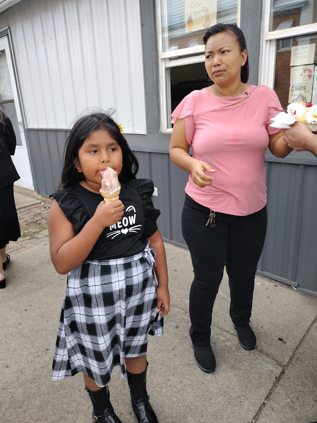 Frostbite Ice Cream & Diner | 2 W Dayton St, West Alexandria, OH 45381, USA | Phone: (937) 839-9006