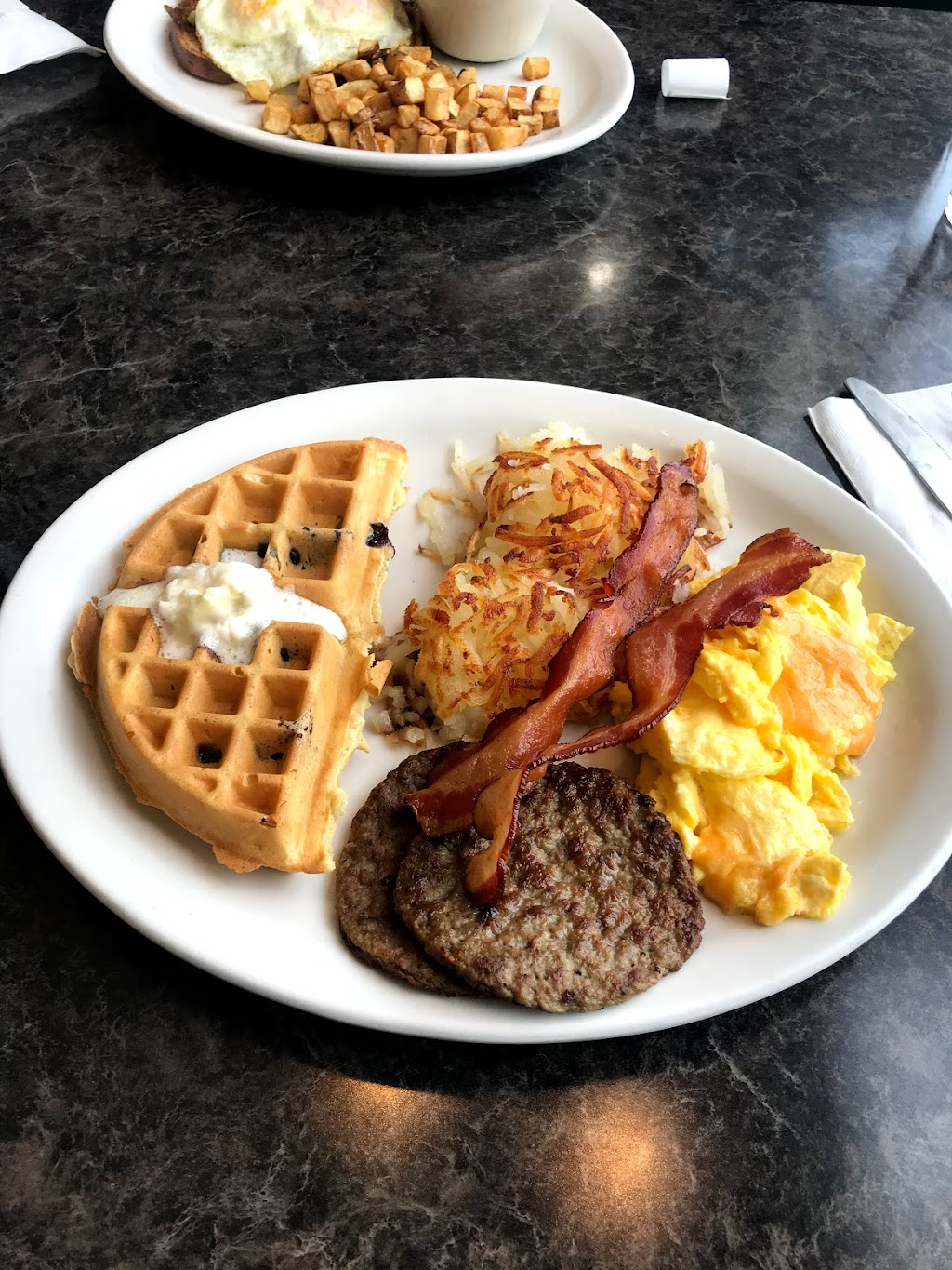 The Lowry Cafe | 2207 Lowry Ave N, Minneapolis, MN 55411, USA | Phone: (612) 677-2233