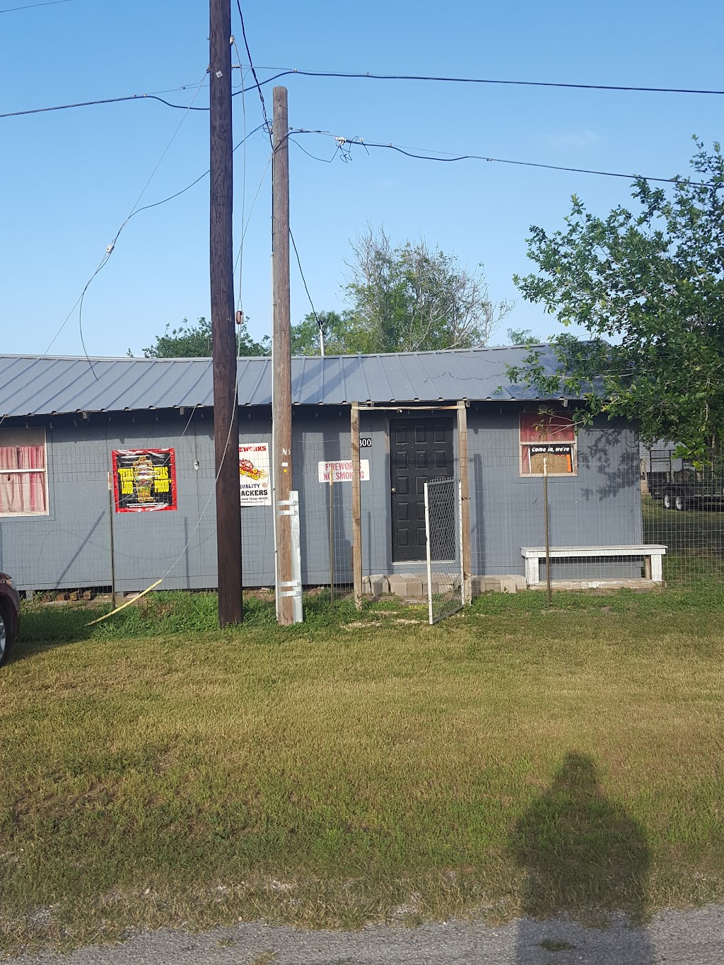 Tynan Fireworks | 301-331 3rd St, Tynan, TX 78391, USA | Phone: (361) 232-1188