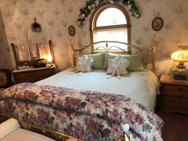 Cameo Rose Victorian Country Inn | 1090 Severson Rd, Belleville, WI 53508, USA | Phone: (608) 424-6340
