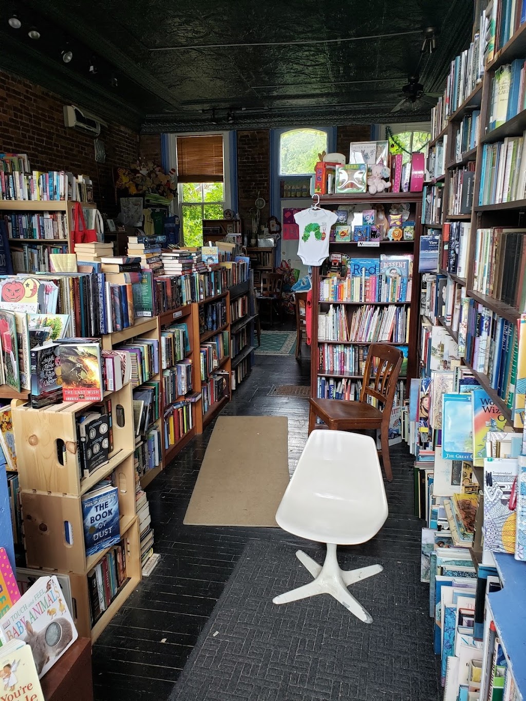 Village Book Store | 8140 Main St, Garrettsville, OH 44231, USA | Phone: (330) 527-3010