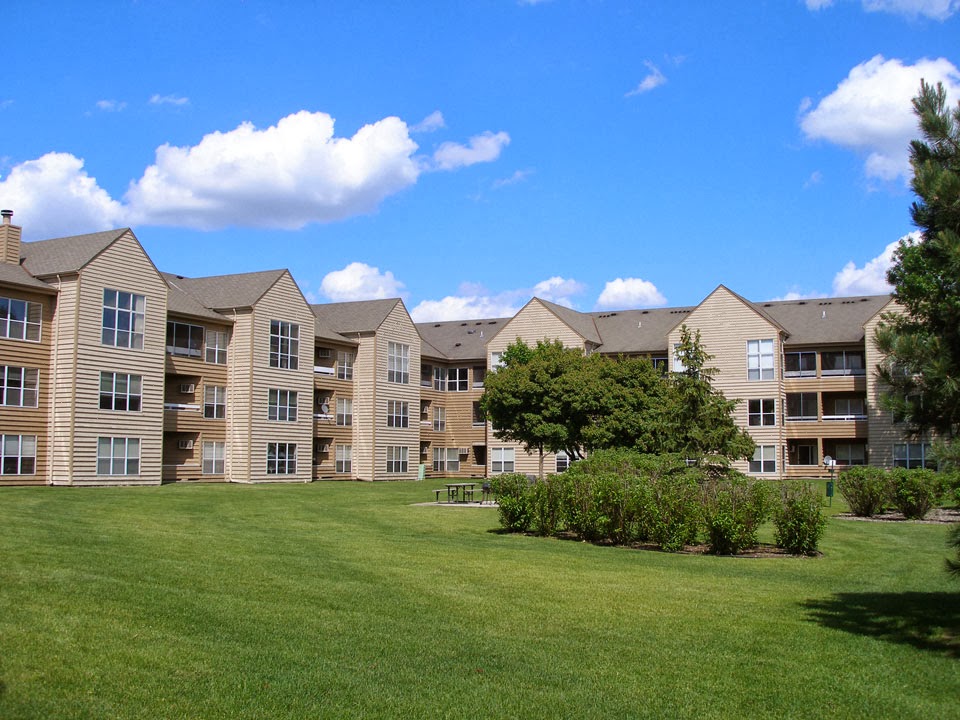 Coachman Trails Apartments | 1405 Olive Ln N, Plymouth, MN 55447, USA | Phone: (763) 473-1405