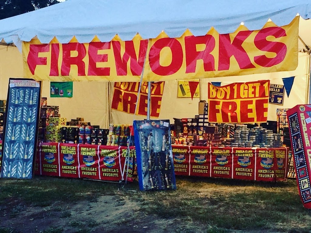 Big Dog Fireworks | 11196 WA-525, Clinton, WA 98236, USA | Phone: (360) 863-2756