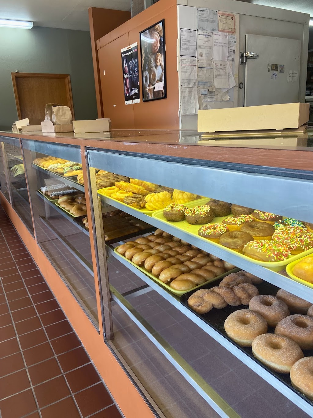 Franks Donuts & Muffins | 14117 Pacific Ave S, Tacoma, WA 98444, USA | Phone: (253) 535-4699