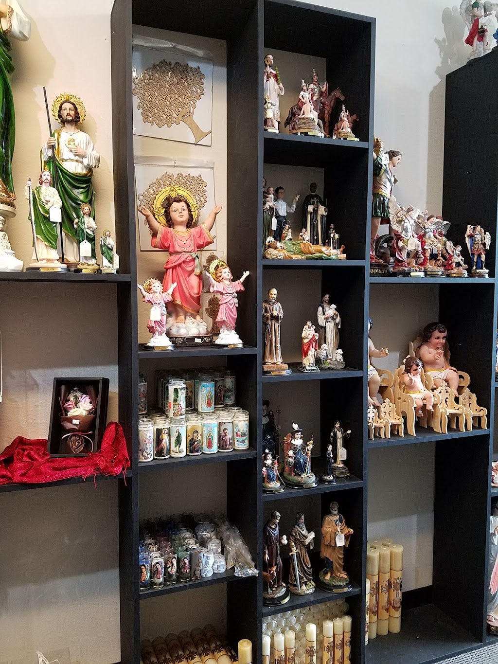 Gonzalez: Articulos Religiosos | 9438 Whittier Blvd, Pico Rivera, CA 90660, USA | Phone: (562) 801-3238