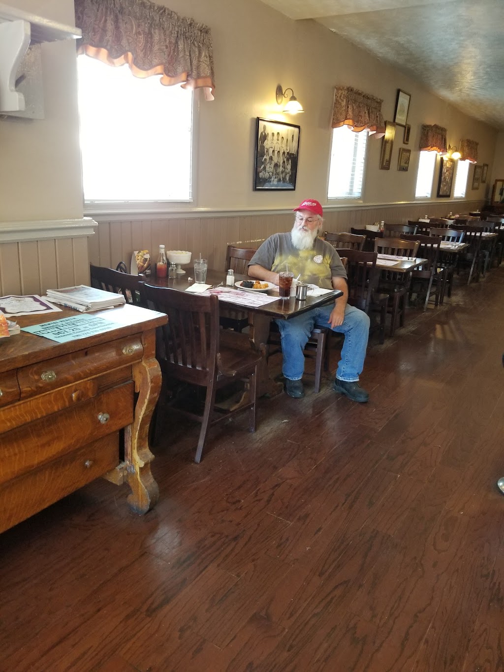 Hartley Inn Restaurant 102 S Market St, Carmichaels, PA 15320