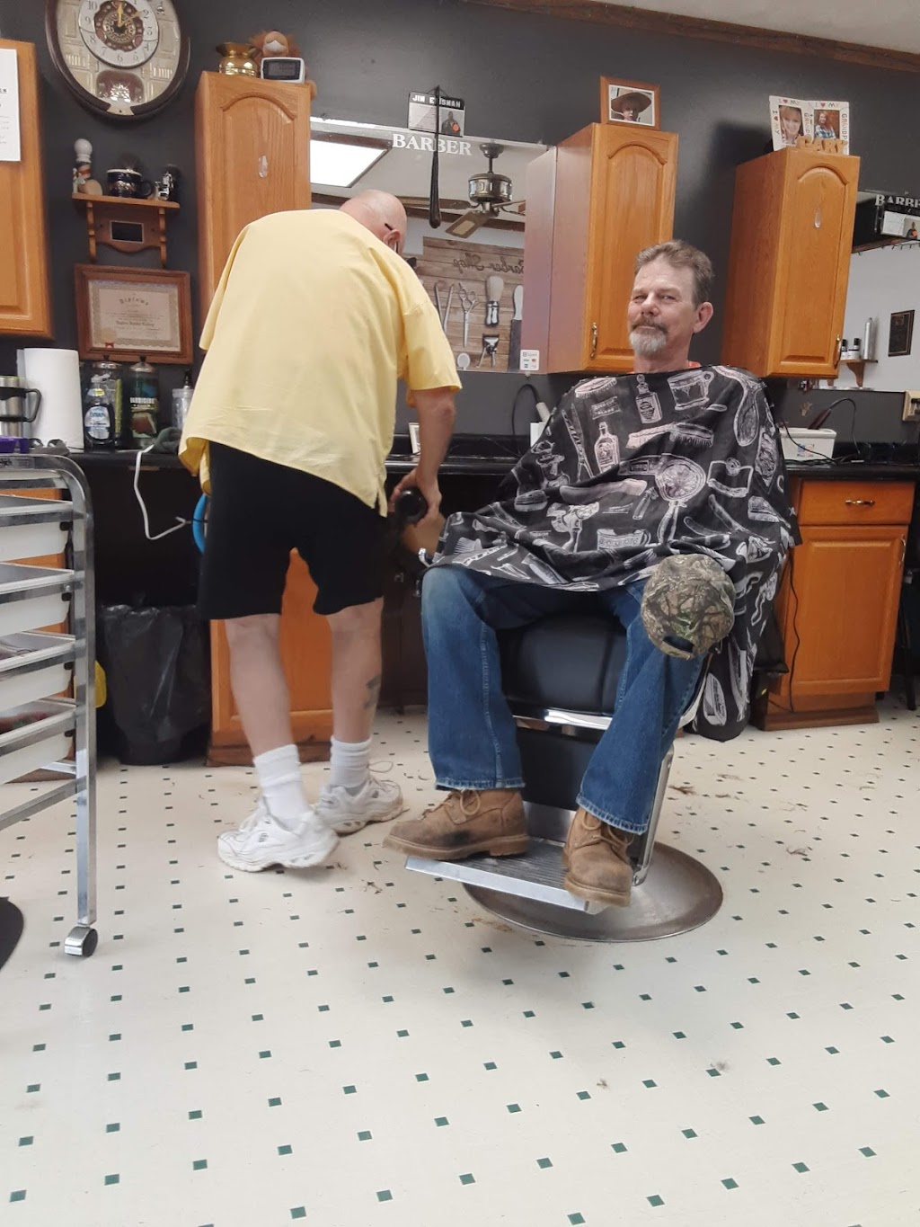 Mug & Brush Barber Shop | 41 E Center St, Farmersville, OH 45325, USA | Phone: (937) 696-2074