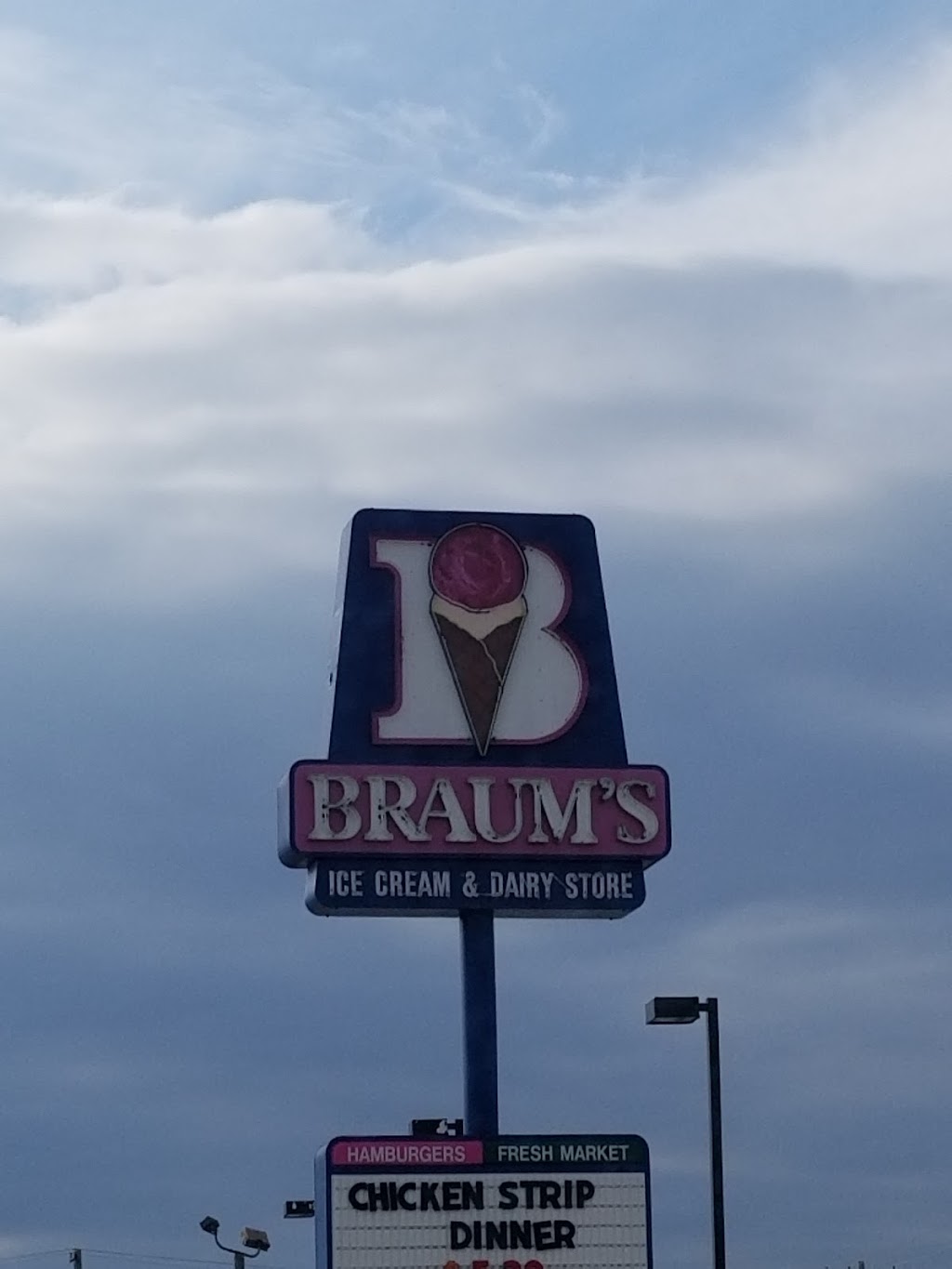 Braums Ice Cream & Dairy Store | 10142 E 31st St, Tulsa, OK 74146, USA | Phone: (918) 622-0041