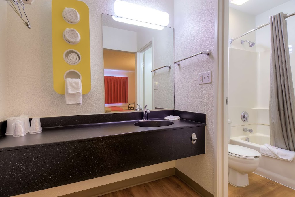 Dawn Stallworth LCSW | 1777 W Grand Ave, Port Washington, WI 53074, USA | Phone: (262) 268-6637