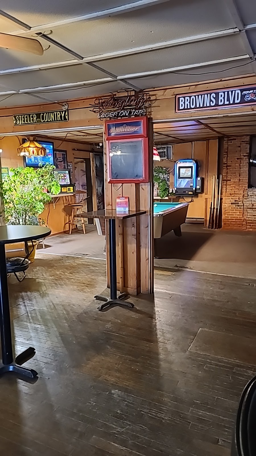 Taylors Pub | 5131 US-322, Windsor, OH 44099, USA | Phone: (440) 272-9191