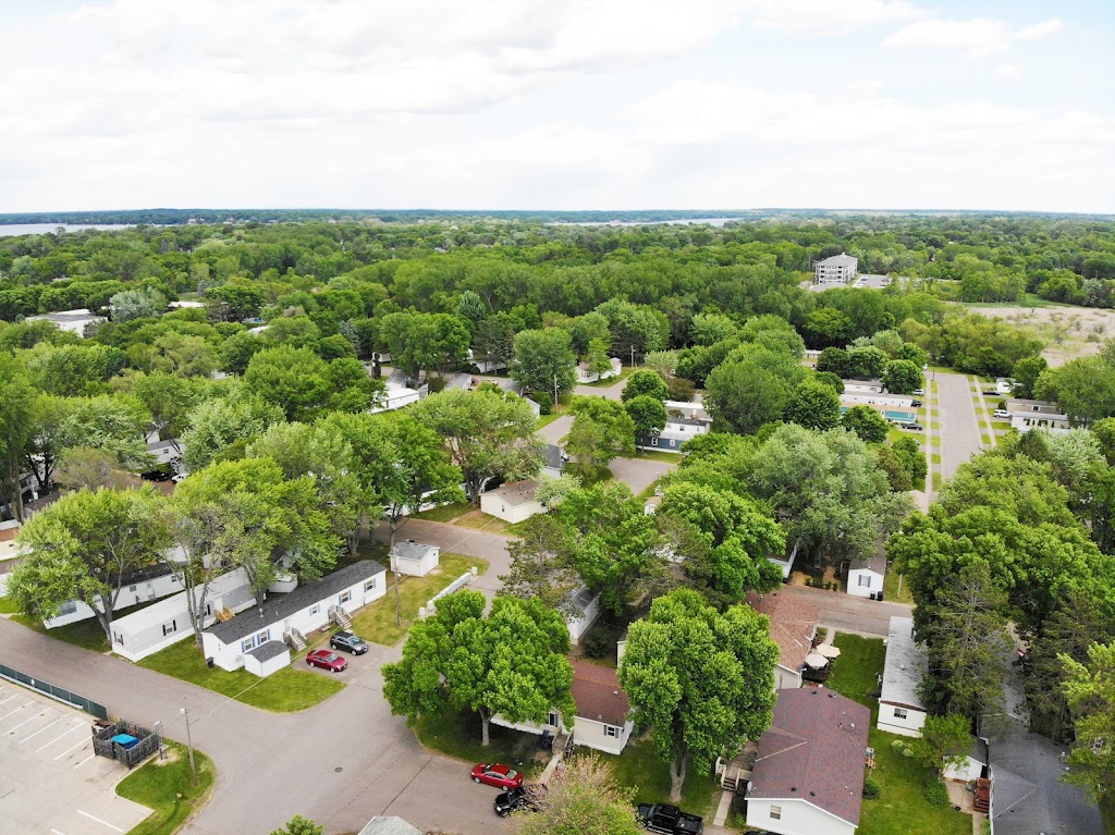 Woodlund Mobile Home Park | 1719 Lake St S, Forest Lake, MN 55025, USA | Phone: (651) 464-5656