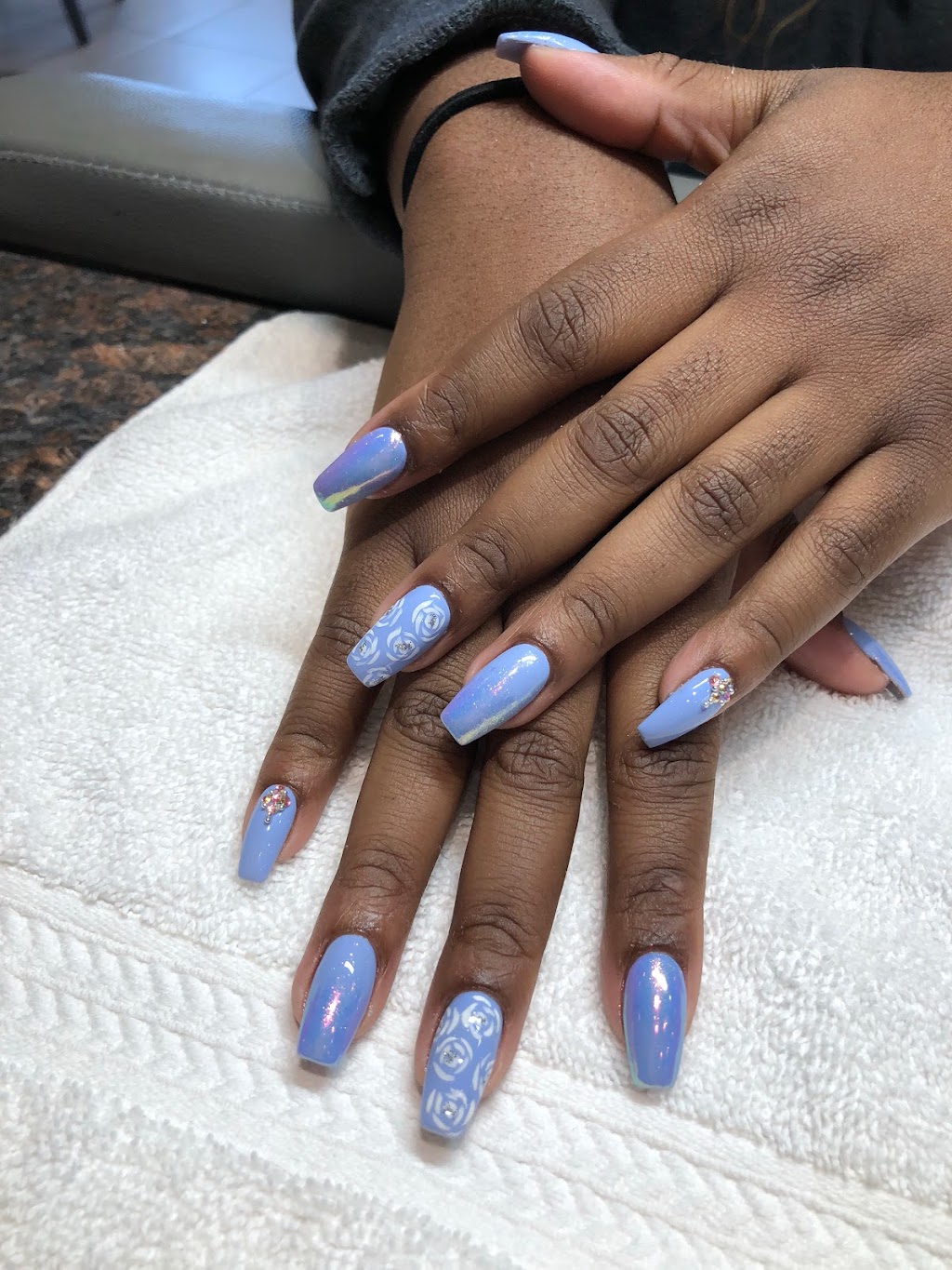 Classy Nails Spa Bloomingdale | 358 W Army Trail Rd #160, Bloomingdale, IL 60108, USA | Phone: (630) 635-2399