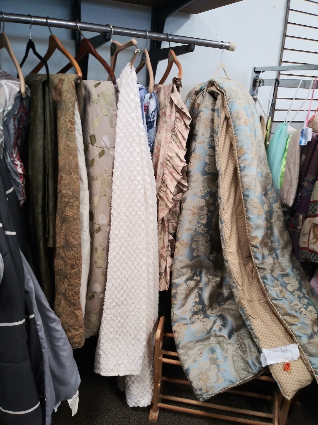 Second Hand Rose Resale Shop | 158 S Main St, Mt Clemens, MI 48043, USA | Phone: (586) 468-3083