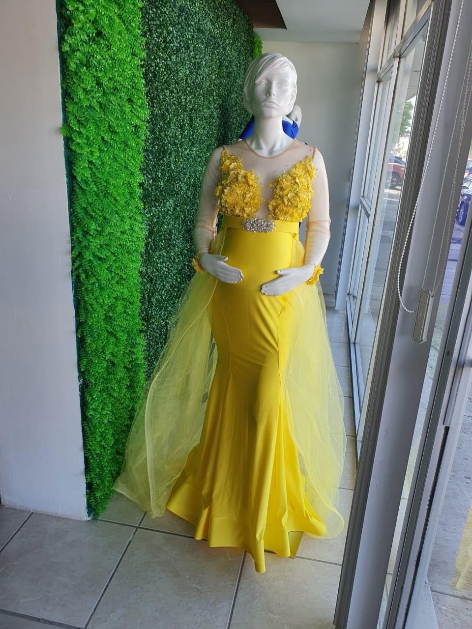 Yaneli dress rental | 5821 N 67th Ave, Glendale, AZ 85301, USA | Phone: (602) 736-8984