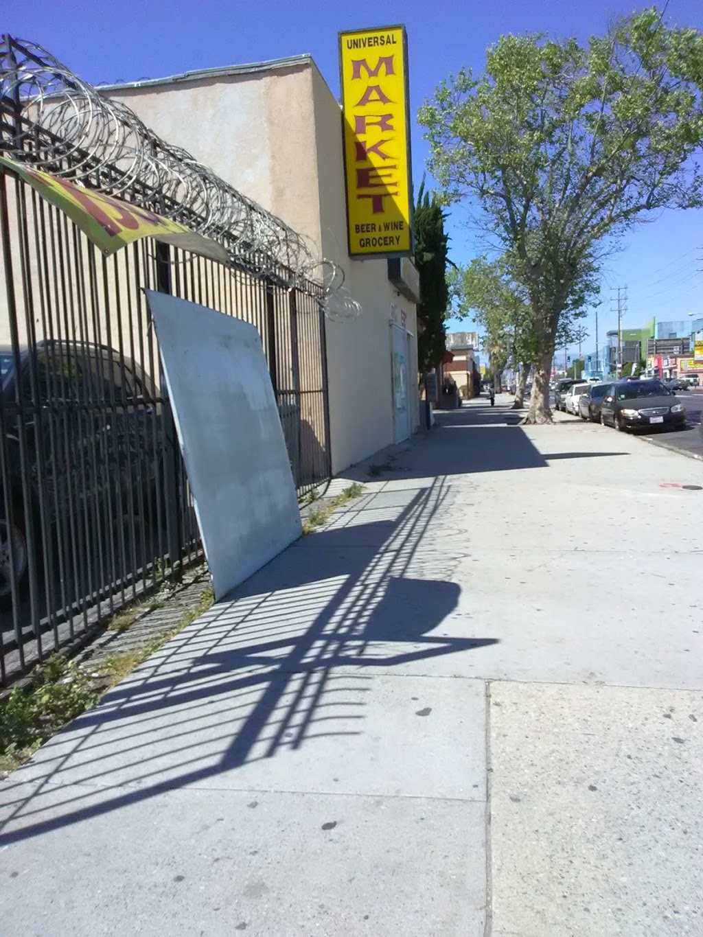 Universal Grocery | 7511 S Central Ave, Los Angeles, CA 90001, USA | Phone: (323) 582-2464