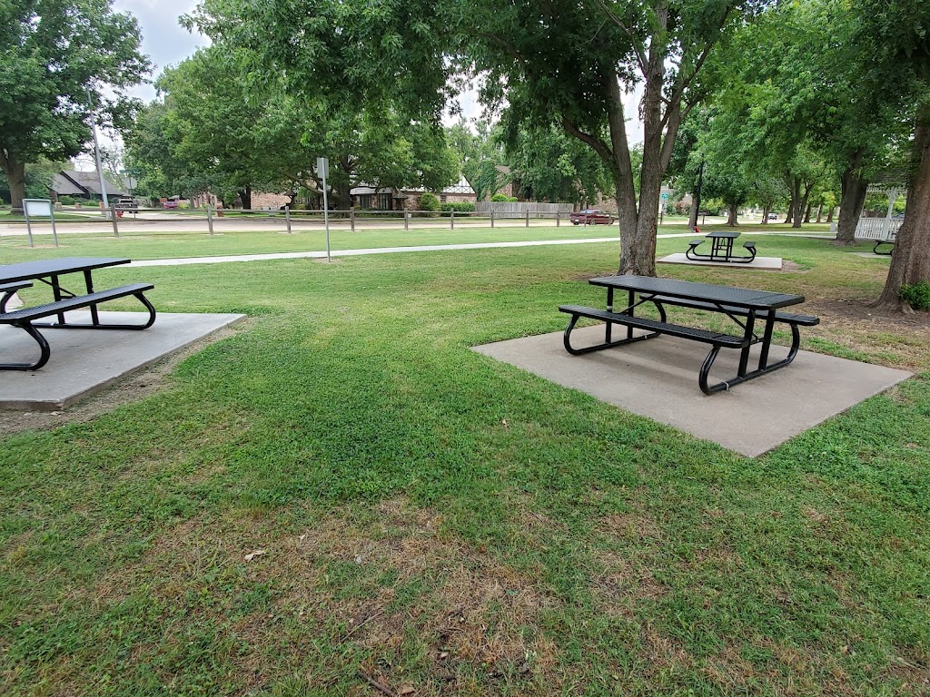 Brookhaven Park | 1801 Brookhaven Blvd, Norman, OK 73072, USA | Phone: (405) 366-5472