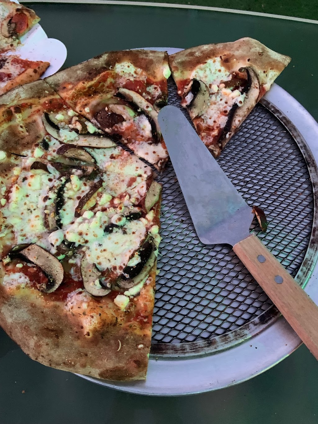 Zs Wood Fired Pizza | 118 Old San Antonio Rd, Boerne, TX 78006, USA | Phone: (830) 331-1212