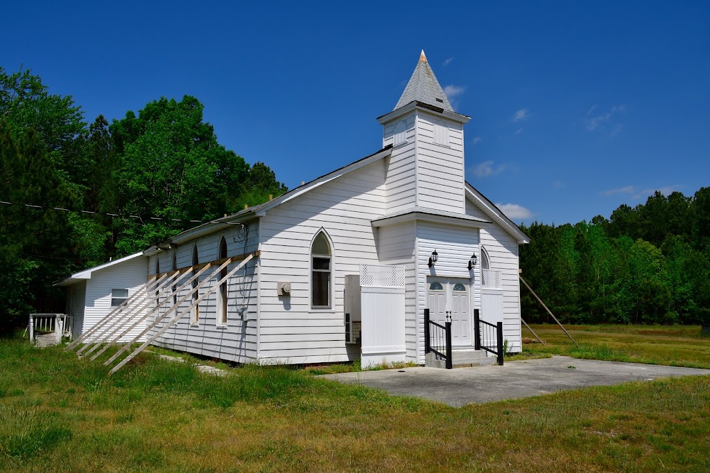 Ferguson Grove Baptist Church and Cemetery | 1876 Moonlight Rd, Surry, VA 23883, USA | Phone: (757) 357-6585