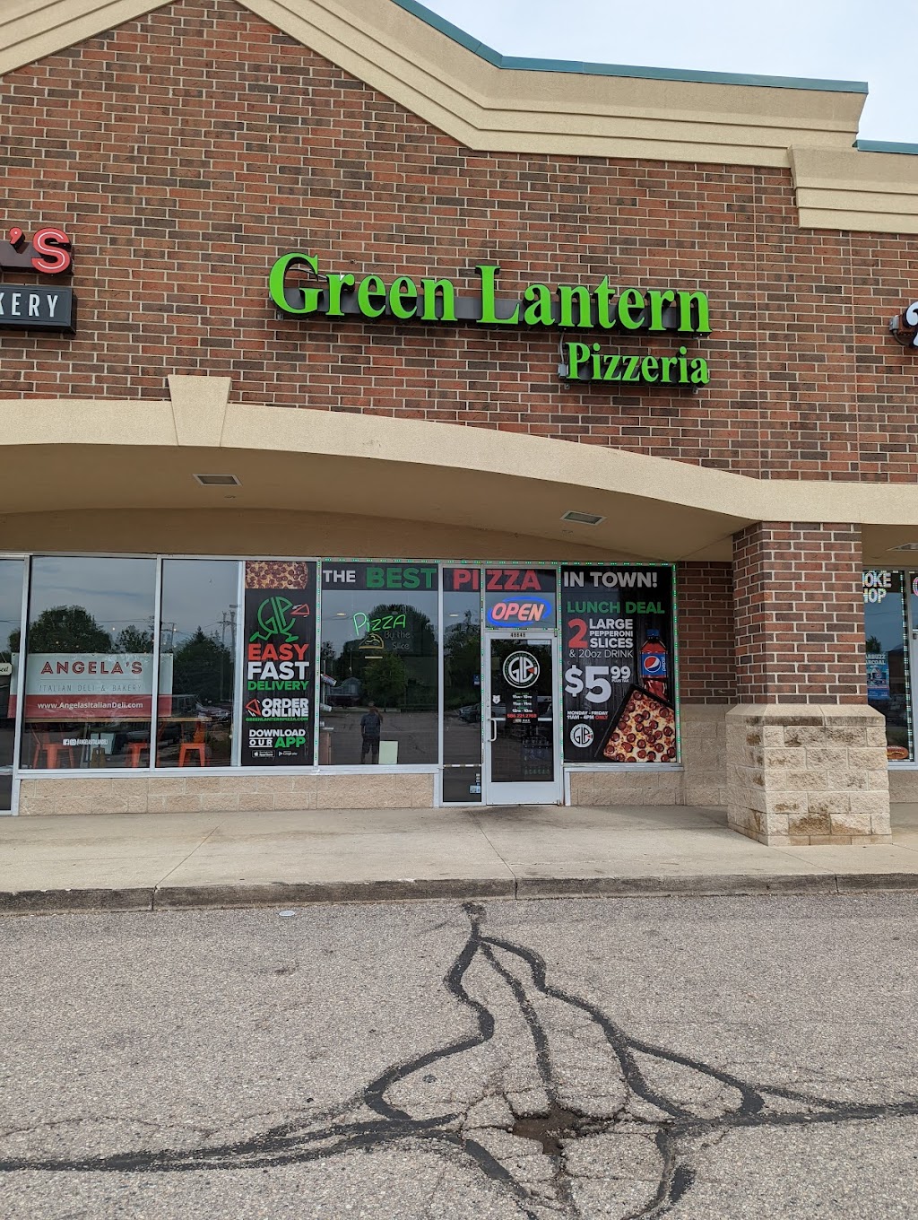 Green Lantern Pizza | 48848 Romeo Plank Rd, Macomb, MI 48044, USA | Phone: (586) 221-2768