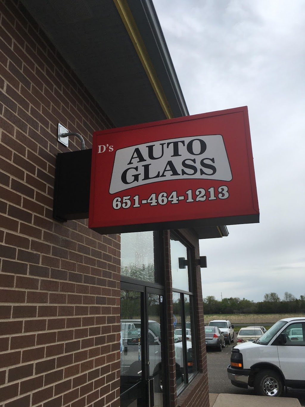 Ds Auto Glass | 1079 W Broadway Ave #B, Forest Lake, MN 55025, USA | Phone: (651) 464-1213