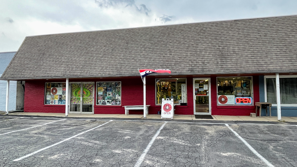 New 2 U Vinyl & Vintage | 611 S Main St, Miamisburg, OH 45342, USA | Phone: (937) 388-4712