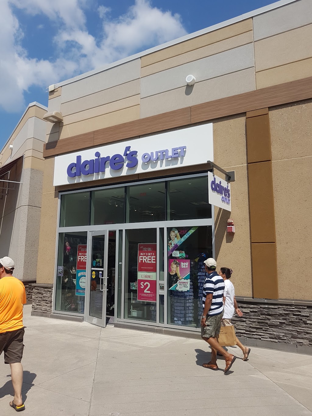 Claires | 300 Taylor Rd, Niagara-on-the-Lake, ON L0S 1J0, Canada | Phone: (905) 687-1930