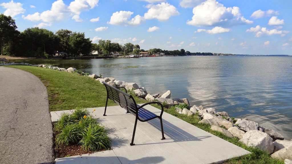 Veterans Memorial Park | 32400 Jefferson Ave, St Clair Shores, MI 48082, USA | Phone: (586) 294-2690