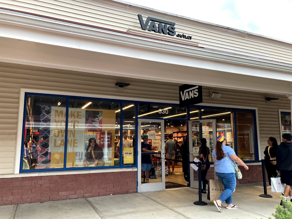 Vans | 1 Premium Outlets Blvd Space 630, Wrentham, MA 02093 | Phone: (508) 384-2111