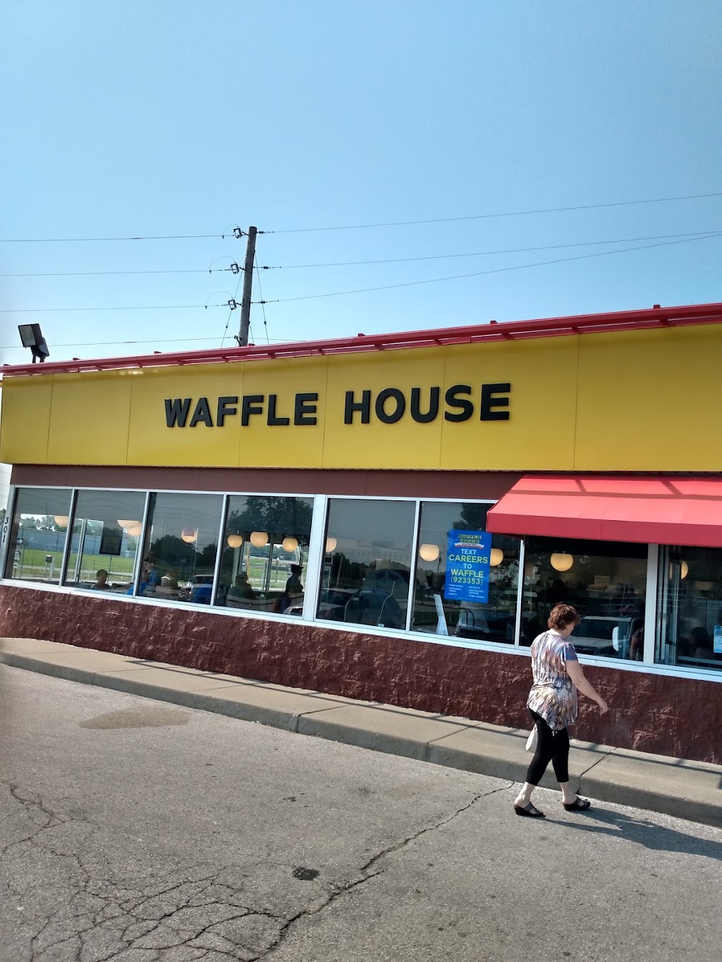 Waffle House | 301 Little Hills Expy, St Charles, MO 63301, USA | Phone: (636) 947-7628