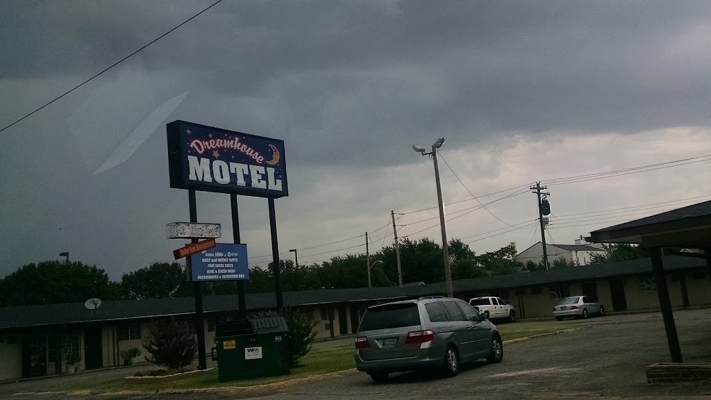 Dreamhouse Motel | 4600 S Shields Blvd, Oklahoma City, OK 73129, USA | Phone: (405) 632-4465