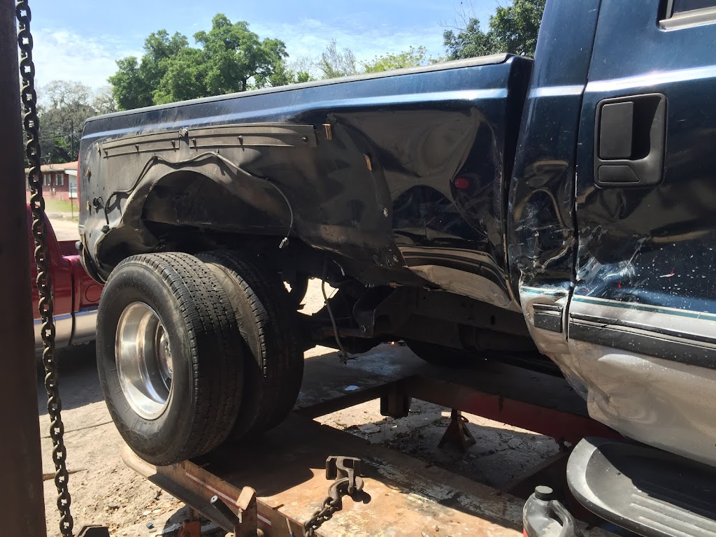 Star Auto Collision & Towing LLC. | 6705 N 24th St, Tampa, FL 33610 | Phone: (813) 877-0434