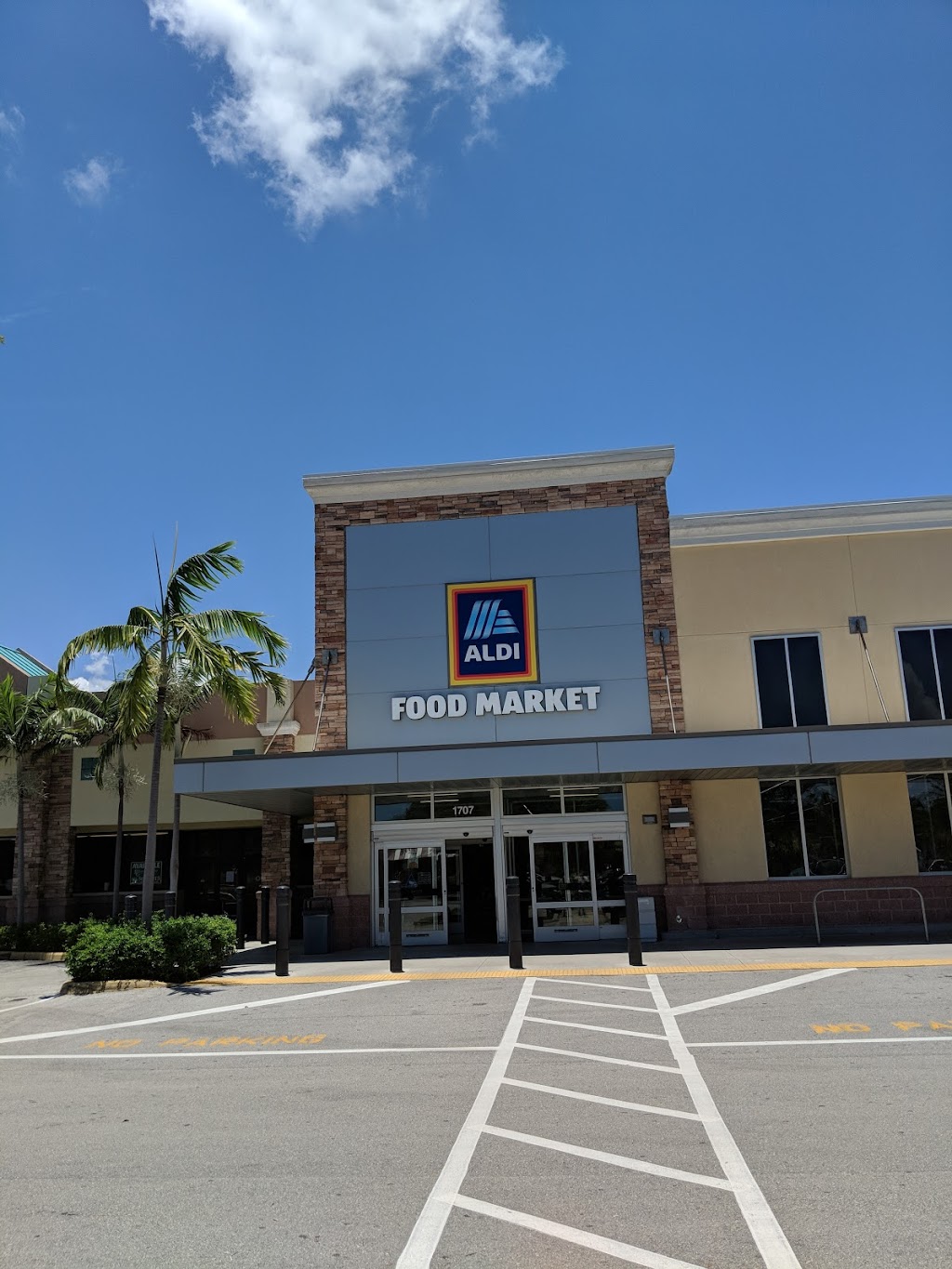 Shops at 18th and Commercial | Fort Lauderdale, FL 33334, USA | Phone: (610) 352-1300