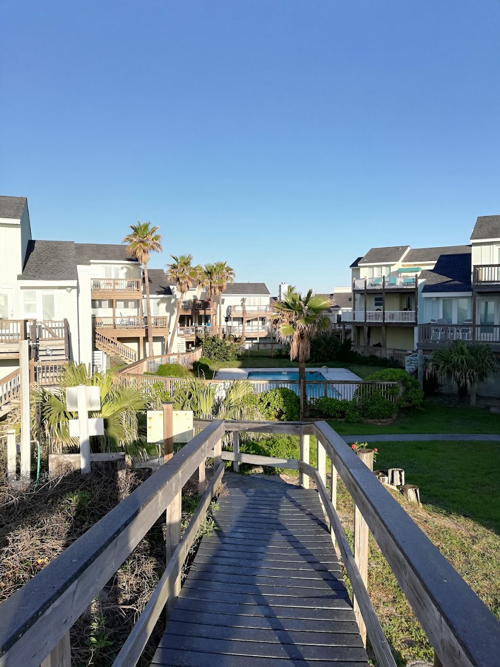 Lost Colony Beach Houses | 6877 TX-361, Port Aransas, TX 78373, USA | Phone: (361) 749-6266