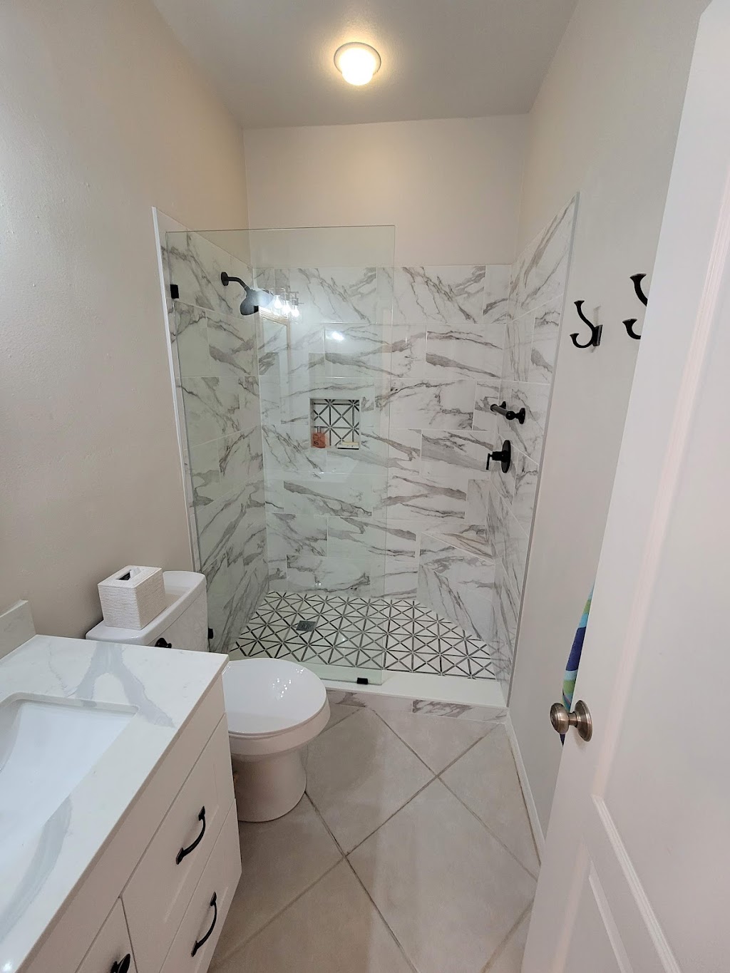 Affordable Shower & Renovation | 1493 Fawnwood Cir, Sarasota, FL 34232, USA | Phone: (941) 307-3847