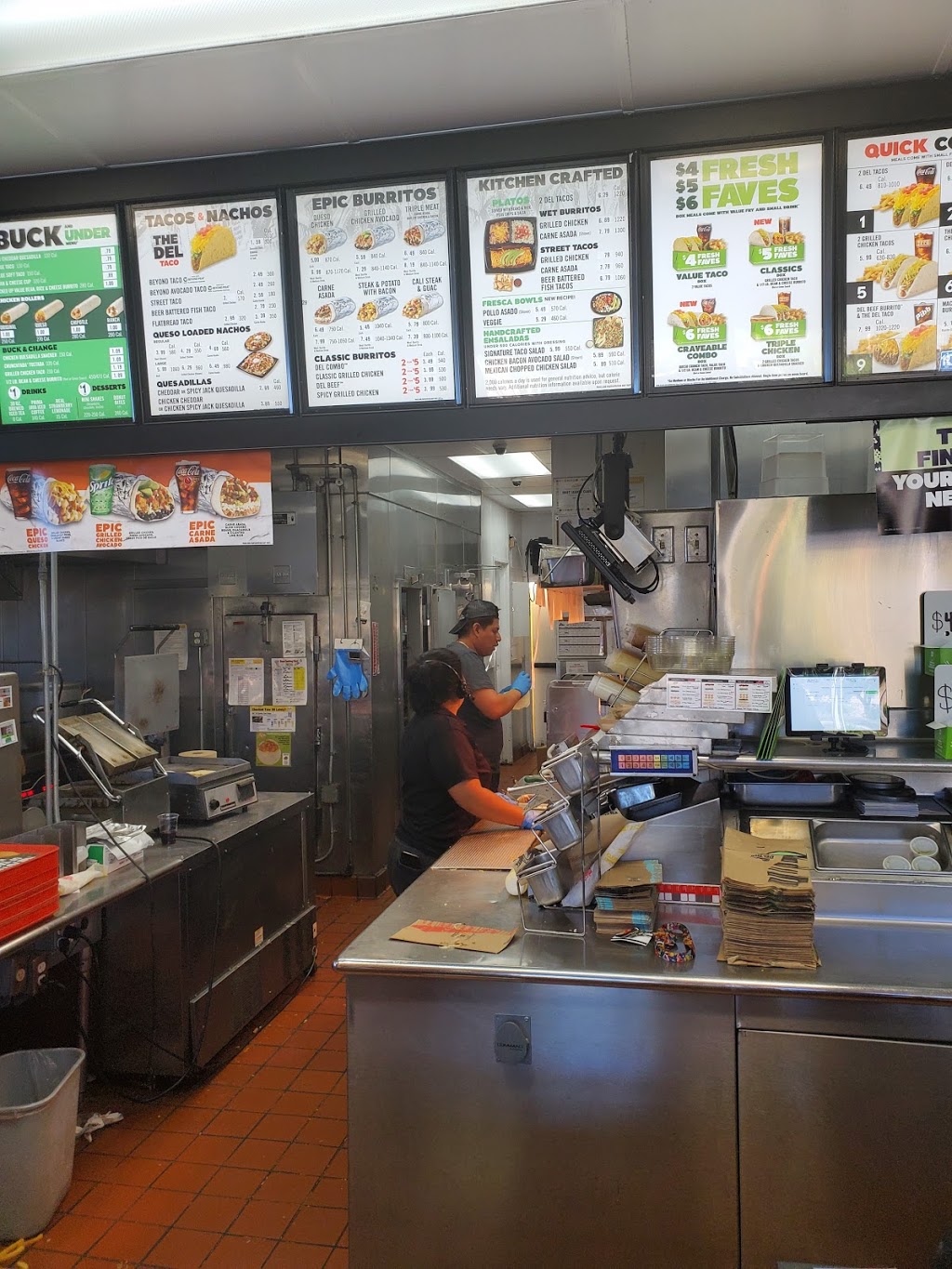 Del Taco | 21401 Brookhurst St, Huntington Beach, CA 92646, USA | Phone: (714) 963-3303