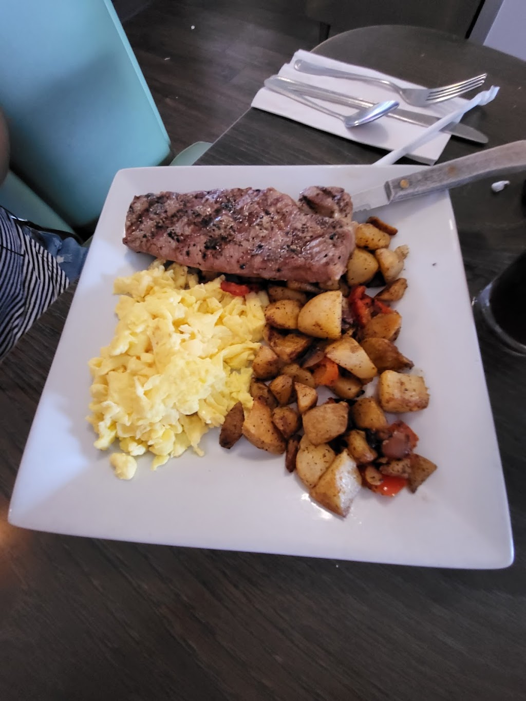 Toasted Bun Restaurant 1013 S Brand Blvd, Glendale, CA 91204, USA