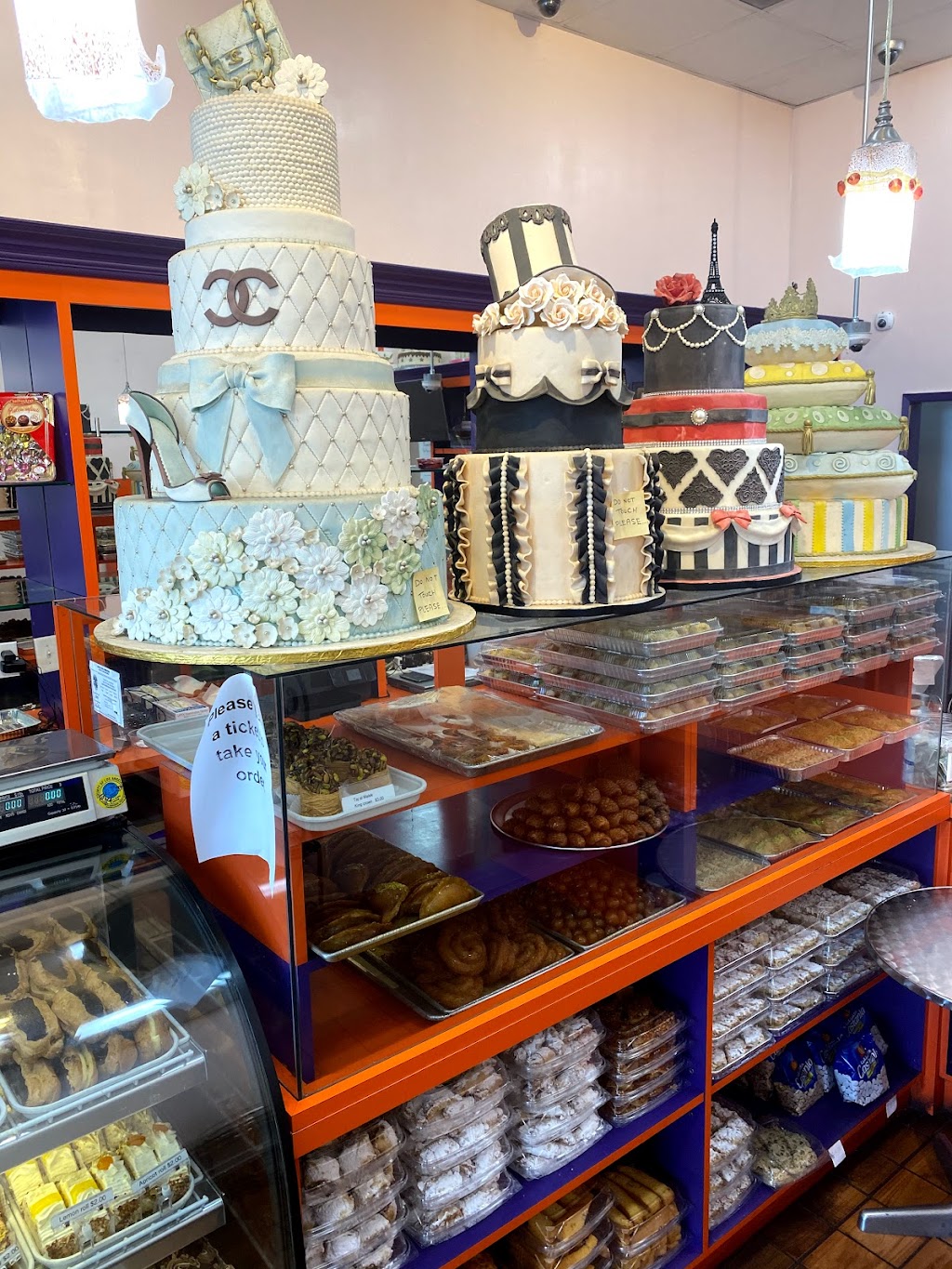 Vrej Pastry | 11148 Balboa Blvd, Granada Hills, CA 91344, USA | Phone: (818) 366-2526