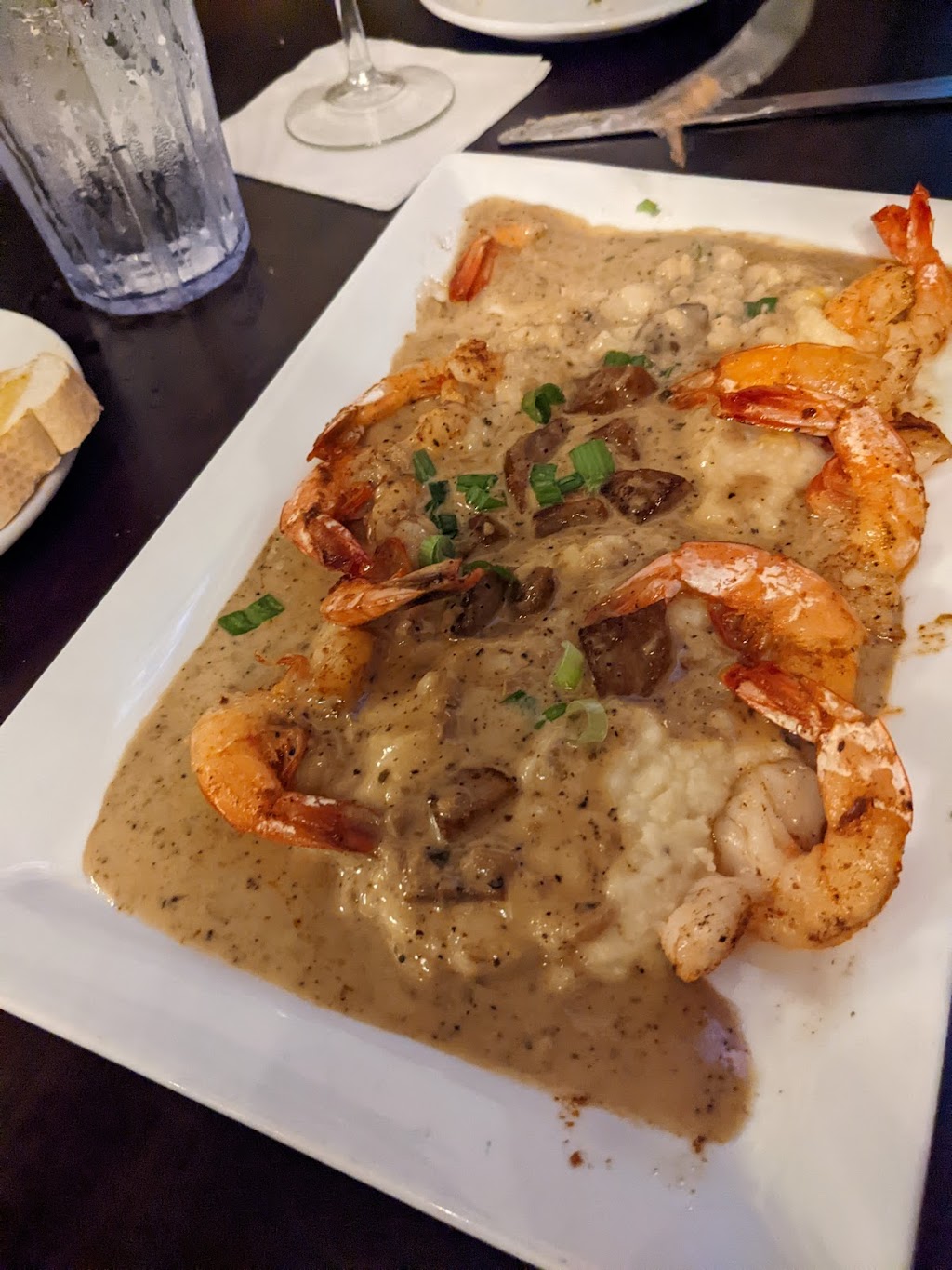 Dons Seafood - Covington | 126 Lake Dr, Covington, LA 70433, USA | Phone: (985) 327-7111