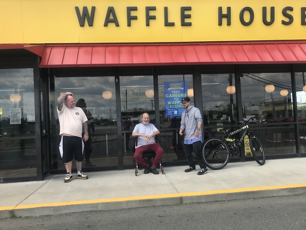 Waffle House | 714 S Main St, King, NC 27021, USA | Phone: (336) 983-0166