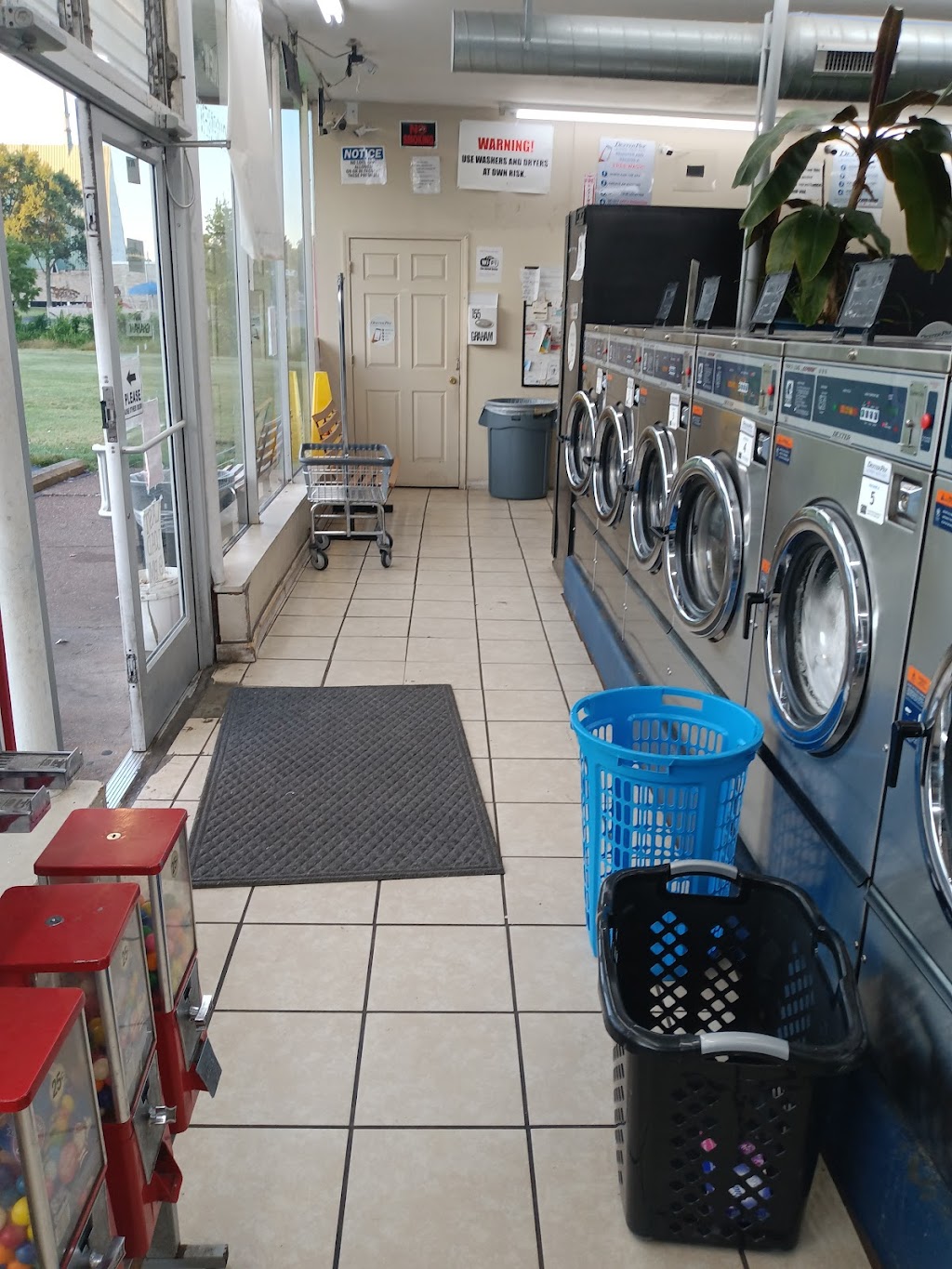 Old Towne Laundry | 155 Graham Rd, Florissant, MO 63031, USA | Phone: (314) 837-7557