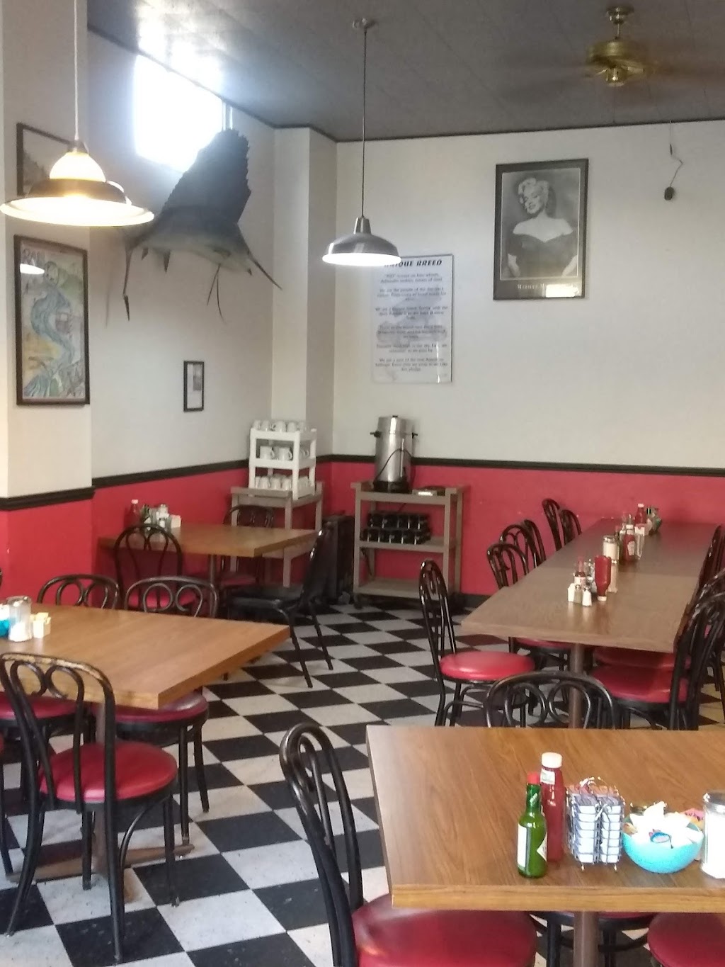 Rauls Striper Cafe | 210 Main St, Rio Vista, CA 94571, USA | Phone: (707) 374-4861