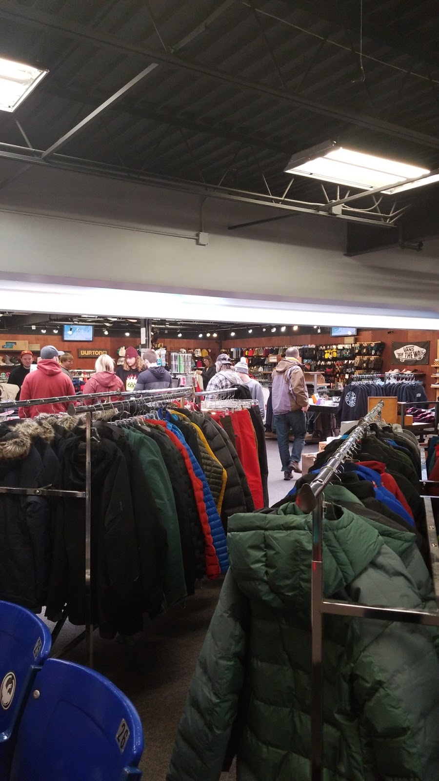 The House Outdoor Store | 300 S Owasso Blvd E, St Paul, MN 55117, USA | Phone: (800) 409-7669