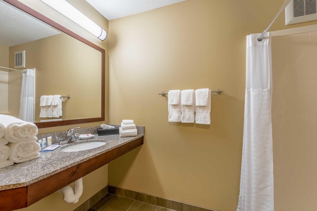 AmeriVu Inn & Suites - Chisago City | 29579 Sportsman Dr, Chisago City, MN 55013, USA | Phone: (651) 213-3400