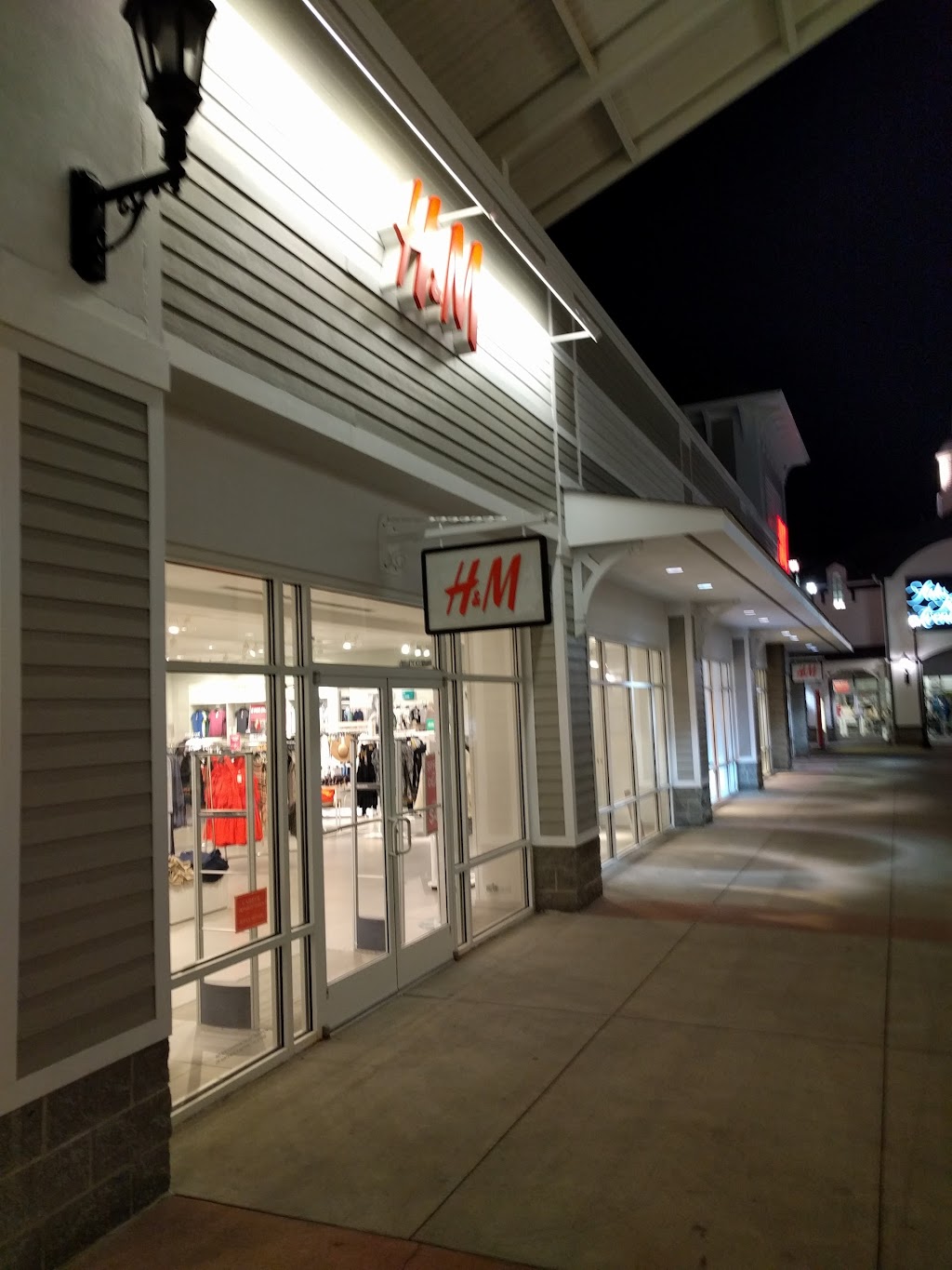 H&M | 2200 Tanger Blvd Suite 360, Washington, PA 15301, USA | Phone: (855) 466-7467