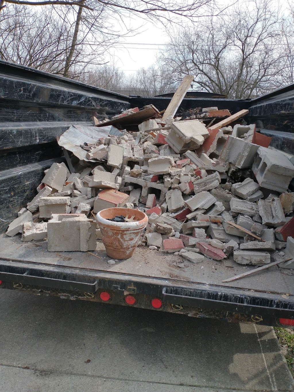 Brothers Junk Removal and Demolition L.L.C. | 117 Barr Elms Ave, Joliet, IL 60433, USA | Phone: (312) 909-6550