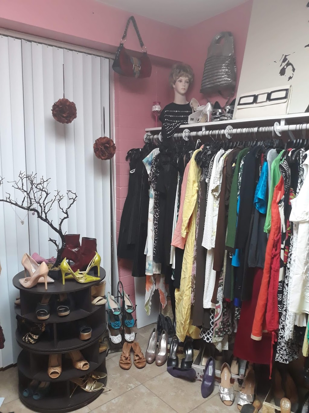 Unique Style Fashion Resale | 2133 W Chapman Ave Unit G, Orange, CA 92868, USA | Phone: (714) 602-7162