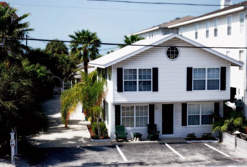 Arbors Seaside Cottages | 218 Gulf Blvd, Indian Rocks Beach, FL 33785, USA | Phone: (800) 873-0224