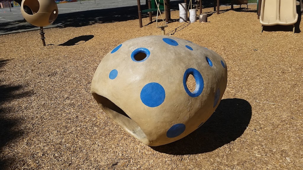 Redwood Park | 1001 Anderson Rd, Davis, CA 95616, USA | Phone: (530) 757-5626