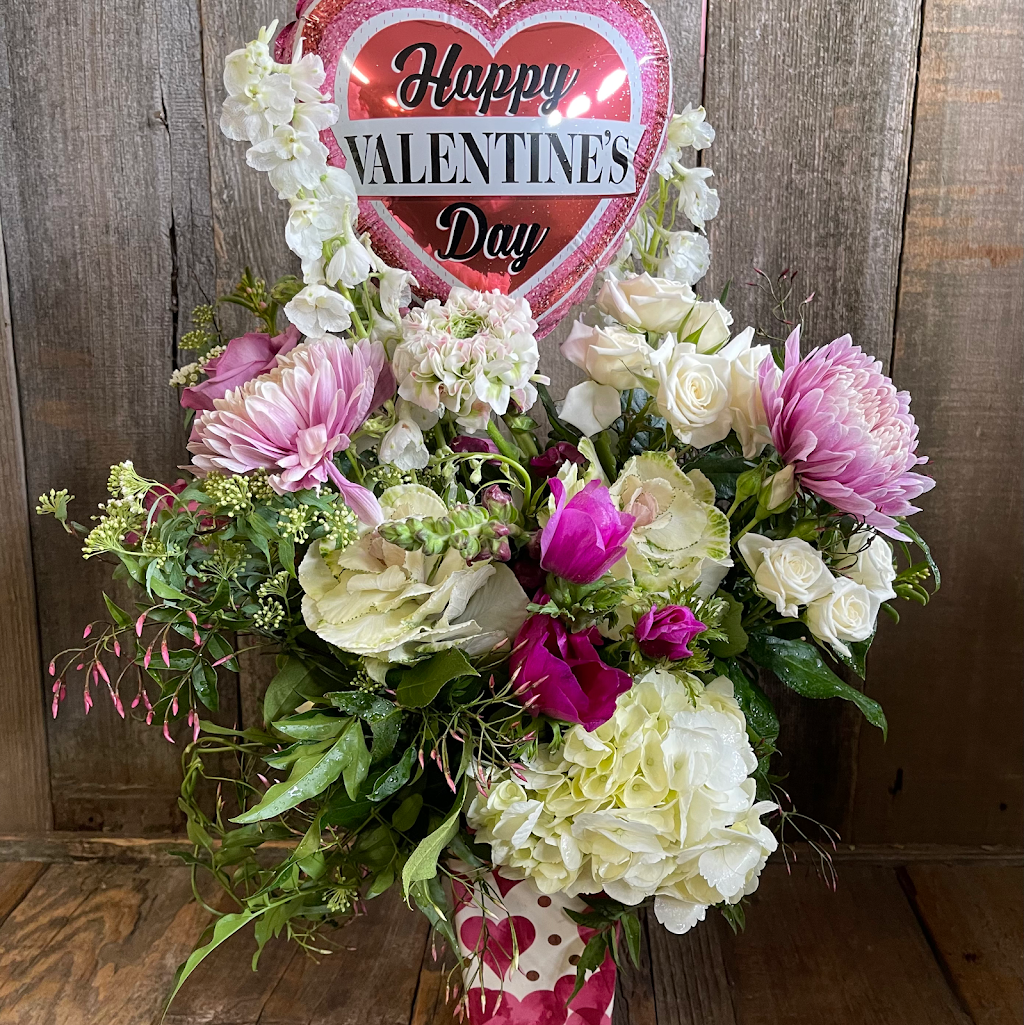 R Flowers And Baskets | 2126 Prestwick Dr, Discovery Bay, CA 94505, USA | Phone: (925) 214-6346